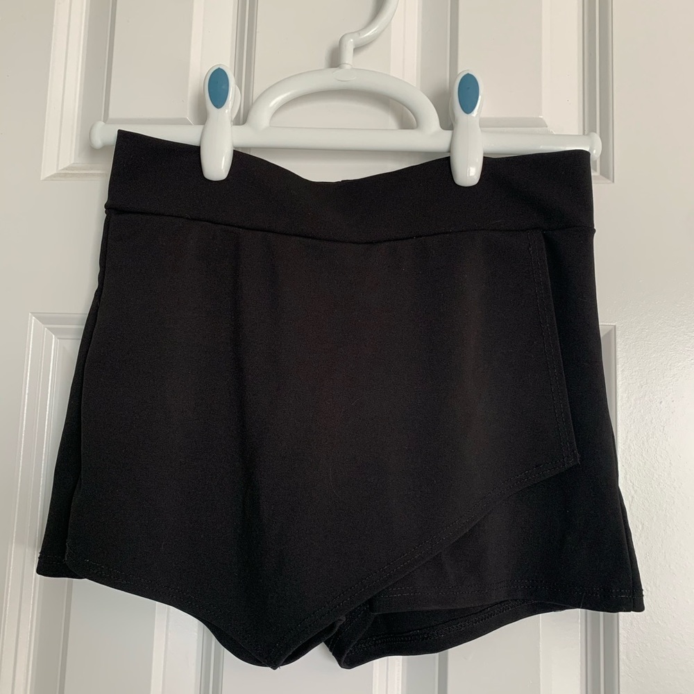 🖤✨ Asymmetrical Black Skort size XS
